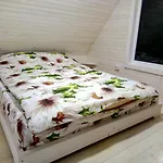 Semesterbostad під горою 2