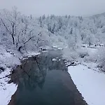 під горою 2 Semesterbostad *