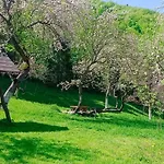 під горою 2 Semesterbostad *