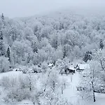 Semesterbostad під горою 2