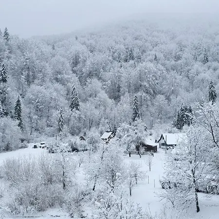 Сasa de vacaciones під горою 2